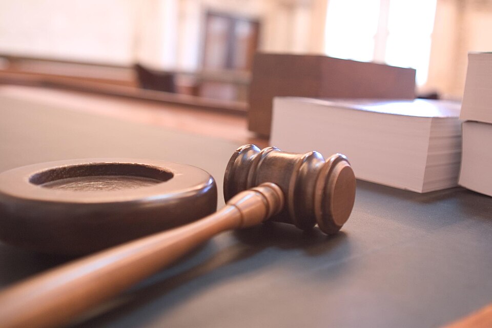 Courtroom gavel representing business law and legal disputes in New Jersey